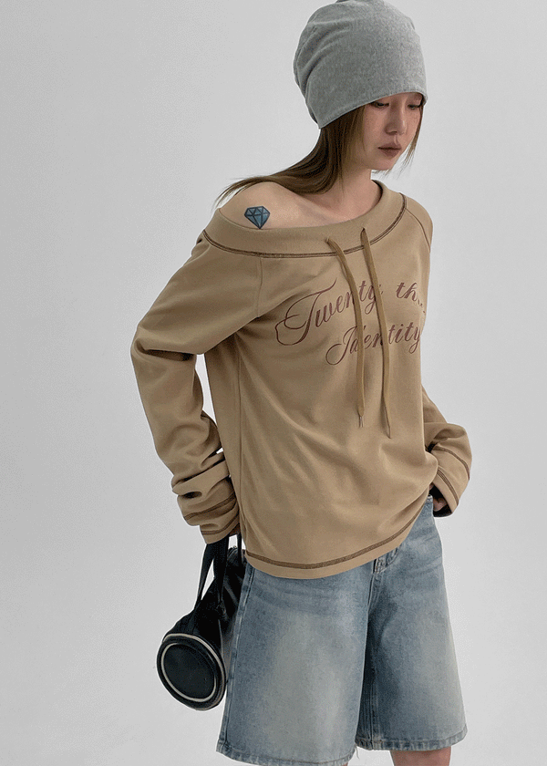 Brint Lettering Off-Shoulder Long Sleeve T-shirt