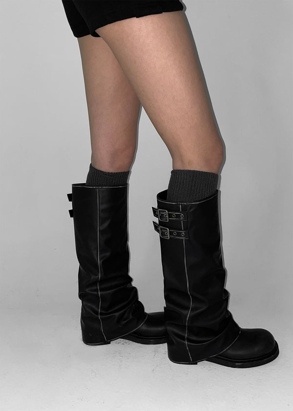 Moonki 油洗扣帶皮革摺疊靴