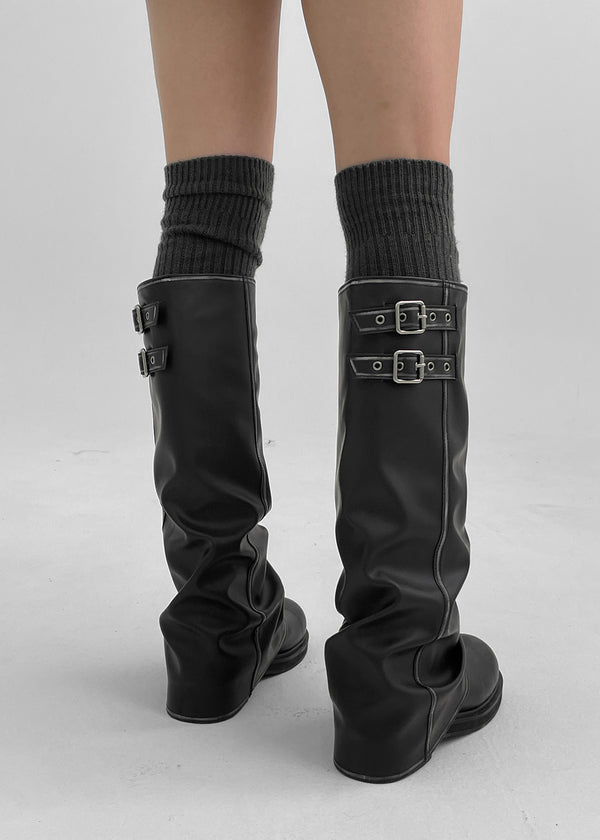 Moonki 油洗扣帶皮革摺疊靴