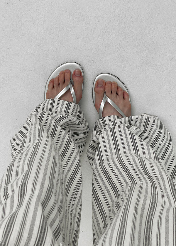 Mohiting Leather Flat Flip-Flops