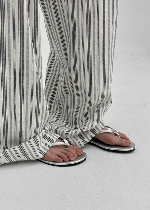 Mohiting Leather Flat Flip-Flops