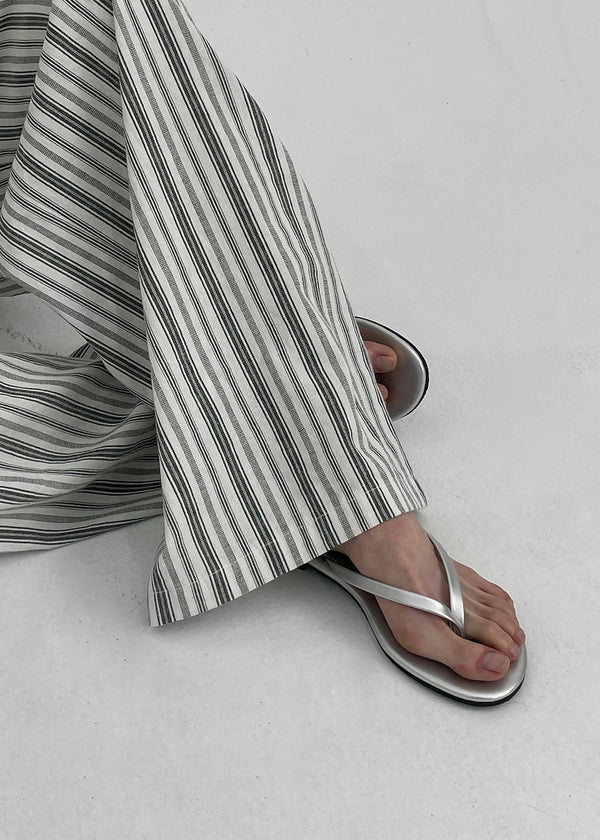 Mohiting Leather Flat Flip-Flops
