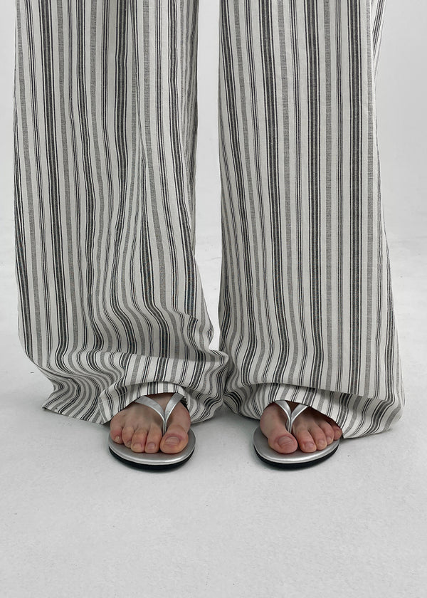 Mohiting Leather Flat Flip-Flops