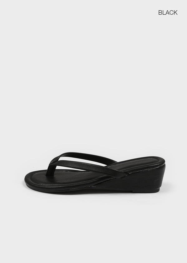 Tezrin Leather Thong Sandals