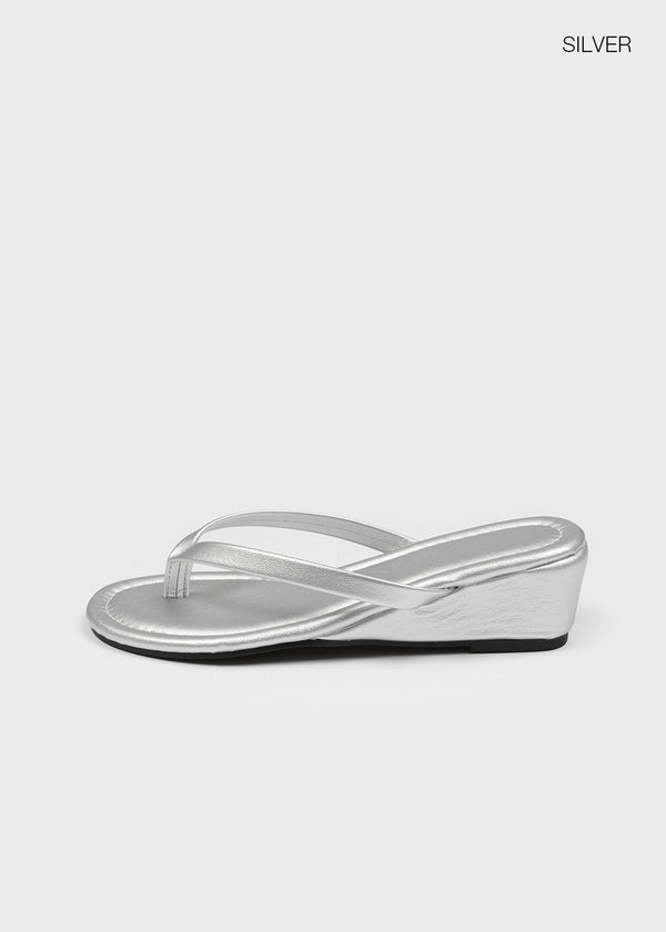 Tezrin Leather Thong Sandals