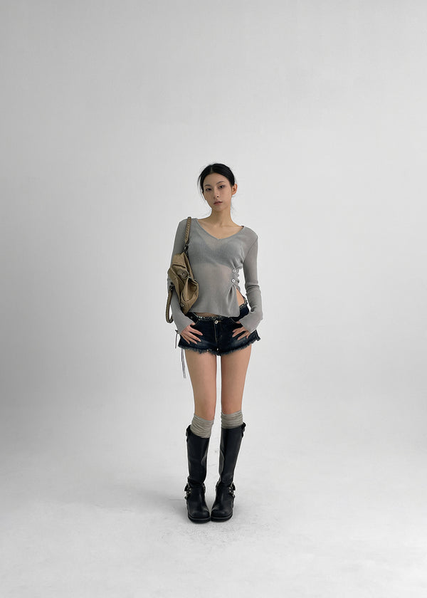 Ringdicky Button Slit Knit