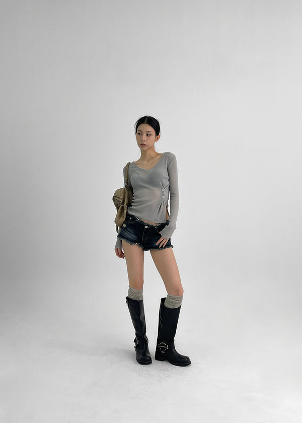 Ringdicky Button Slit Knit