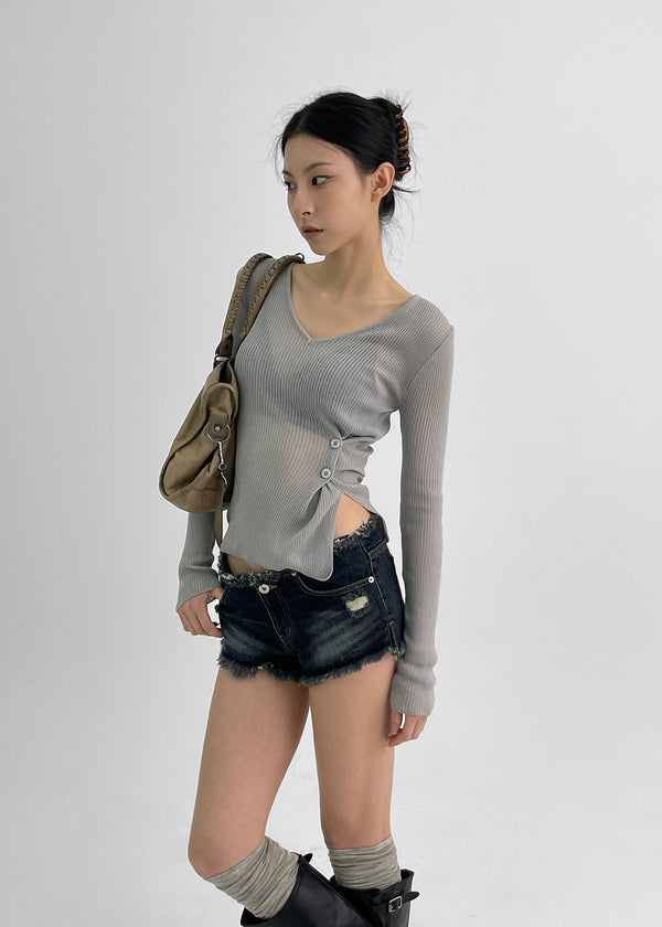 Ringdicky Button Slit Knit