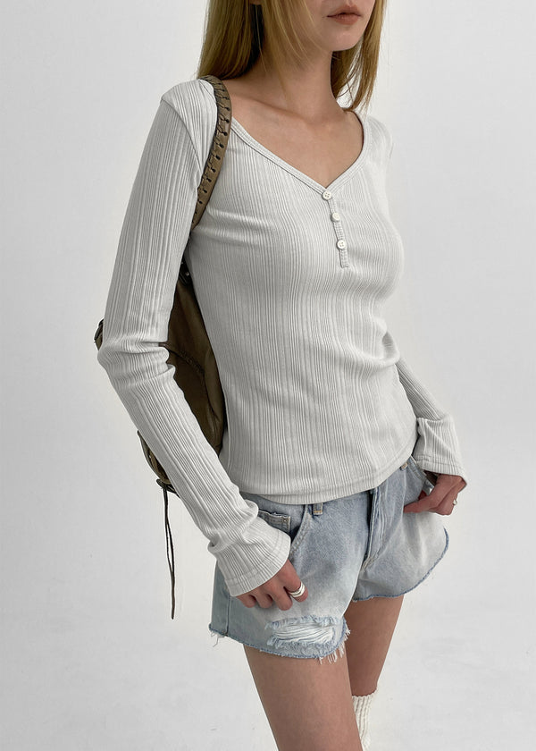 Netsua V-neck Button-up Long-sleeve T-shirt