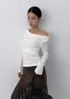 Cluet Set - Drape Long-sleeved T-shirt, Muffler