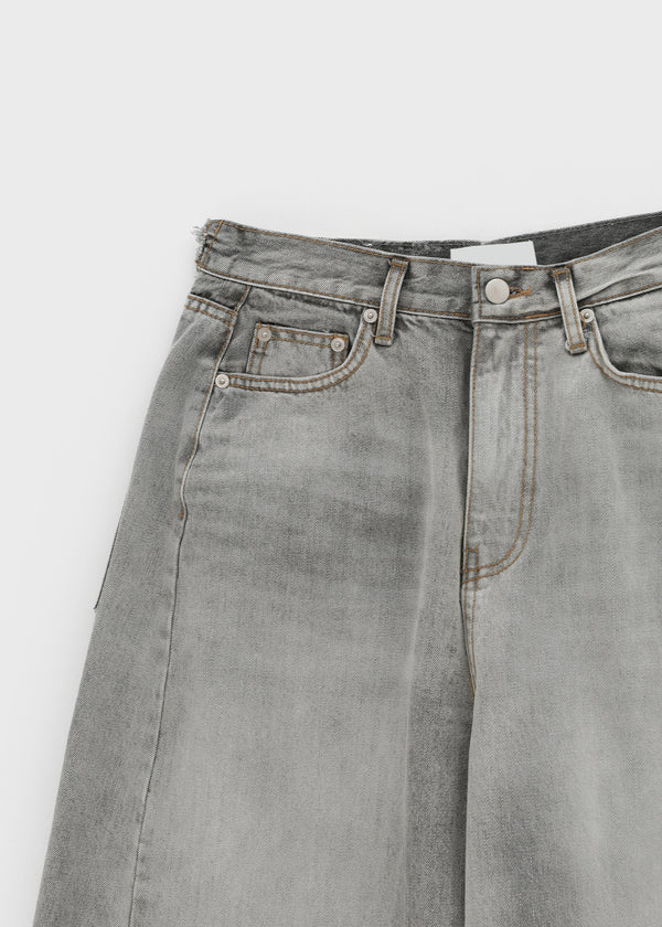 Wide Denim Pants With A Slit Pocket And A Cotton Wash