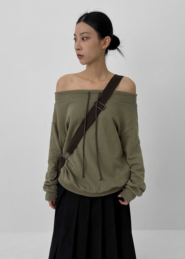 Lecha Strap Off-shoulder Man-to-man