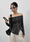 Elfo Slit Off-shoulder Long-sleeved T-shirt