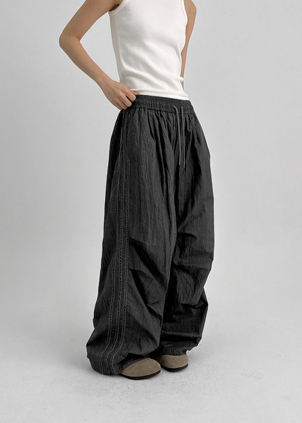 (UNISEX) Nuadi Line Parachute Wide Pants