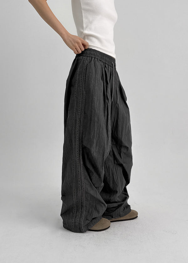 (UNISEX) Nuadi Line Parachute Wide Pants