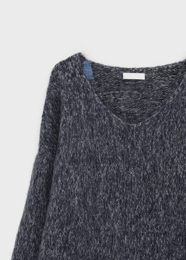 Hilooni Loose Fit V-neck Knit (60% Wool)