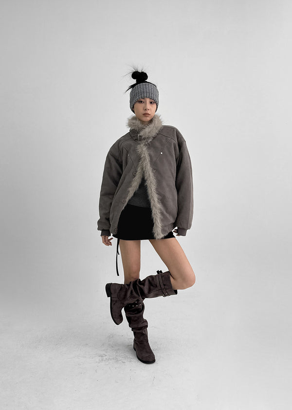 (UNISEX) Carrot High Neck Fur Padding Mustang