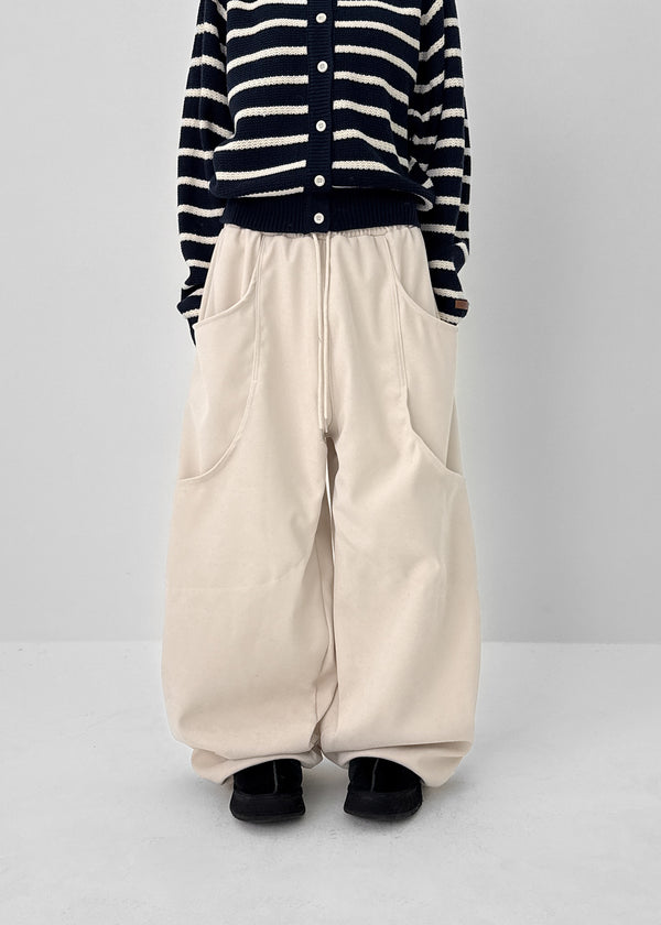 Turning Cut Balloon Wide Fleece Banding Pants