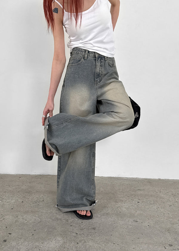 Oladi Washed Wide Bootcut Denim Pants
