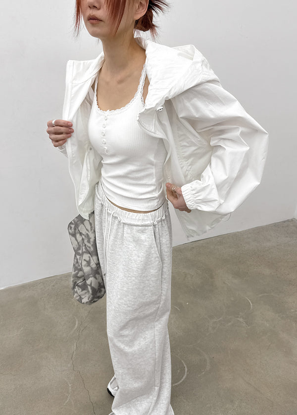 Feight Lace Button Sleeveless Top (Built-in Cap)