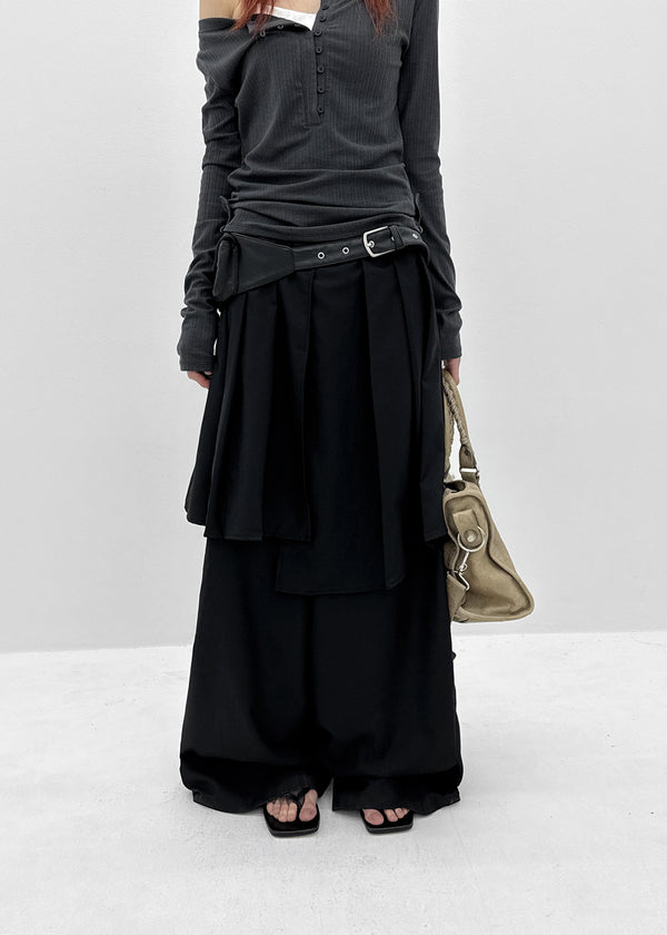 Bereung Strap Layered Skirt Slacks