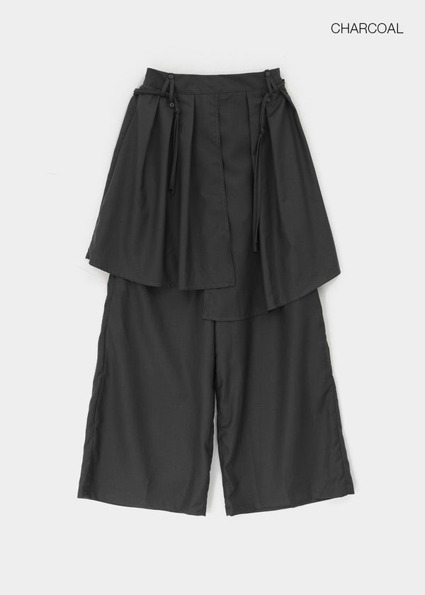 Bereung Strap Layered Skirt Slacks