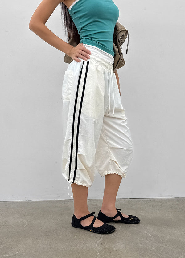 (UNISEX) Gaze Track Nylon Bermuda Shorts