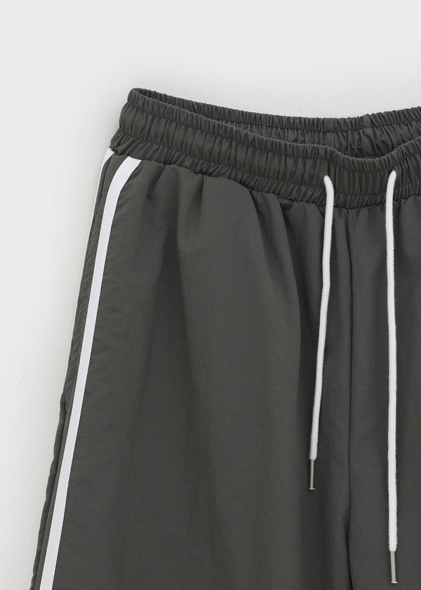 (UNISEX) Gaze Track Nylon Bermuda Shorts