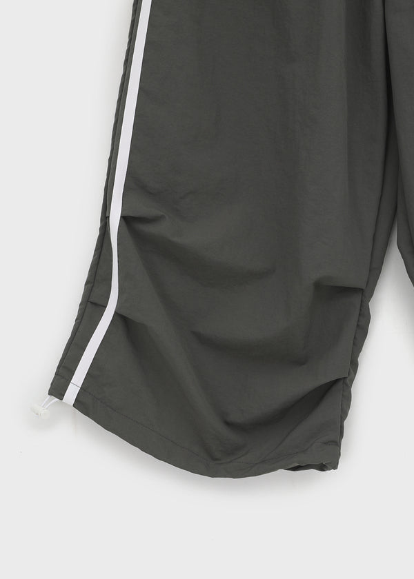 (UNISEX) Gaze Track Nylon Bermuda Shorts