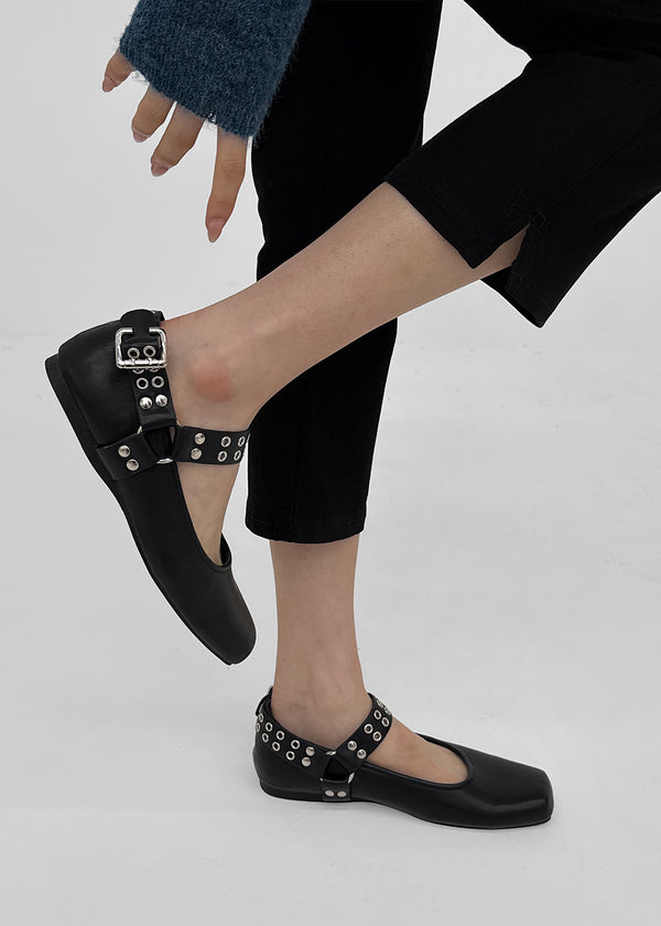 Tall buckle square flat shoes
