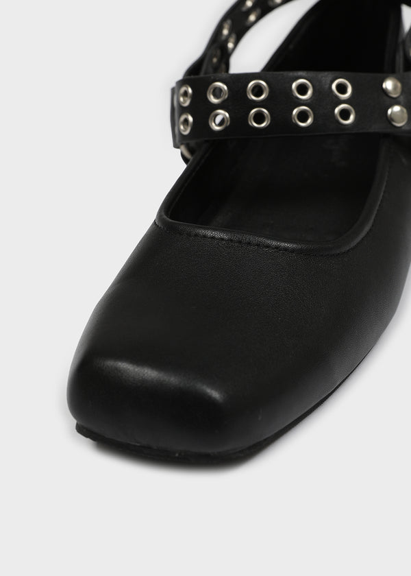 Tall buckle square flat shoes
