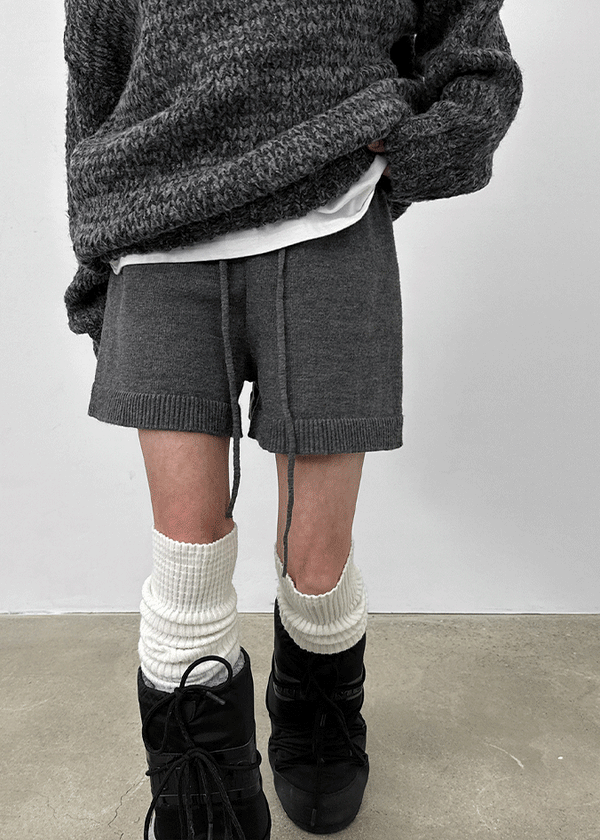 Newkey Basic Mid-thigh Knit Shorts (50% Wool)