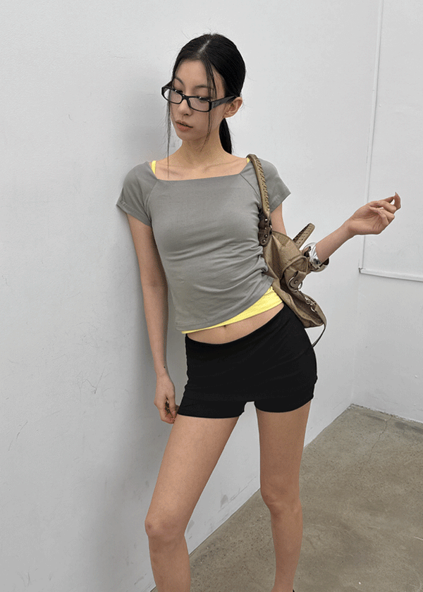 Sae Pop Square Off-shoulder Short Sleeve Tee