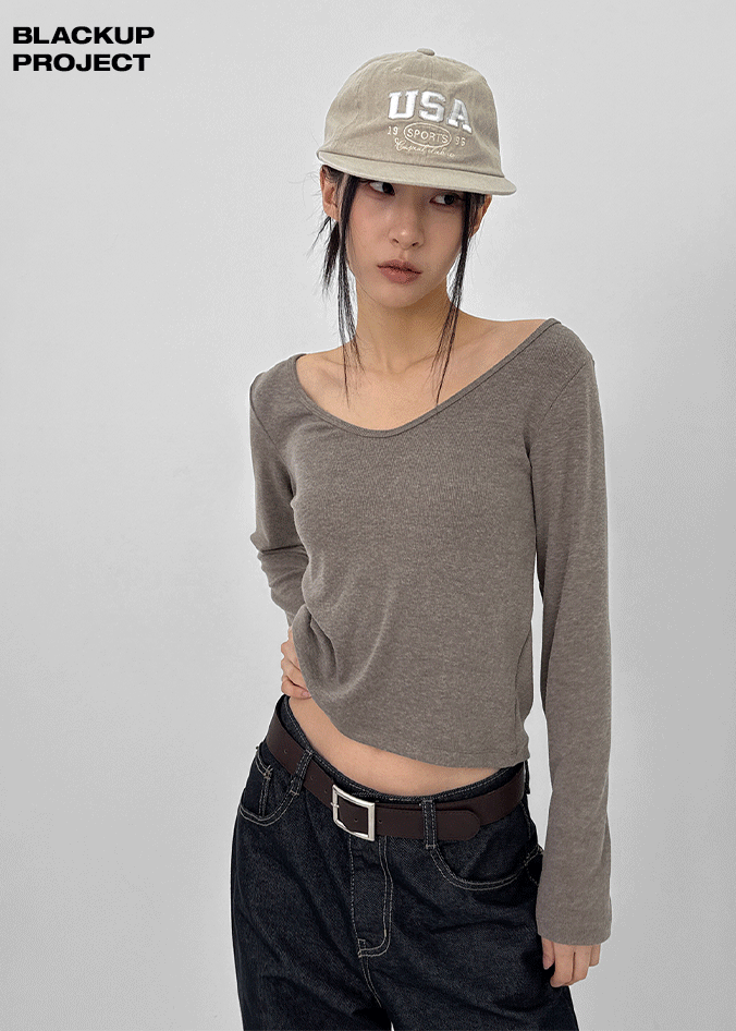 MADE] Siero Wide V-Neck Long Sleeve Tee – BLACKUP