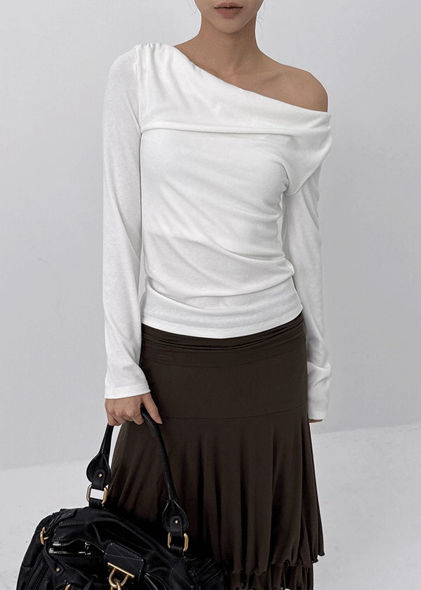 Cluet Set - Drape Long-sleeved T-shirt, Muffler