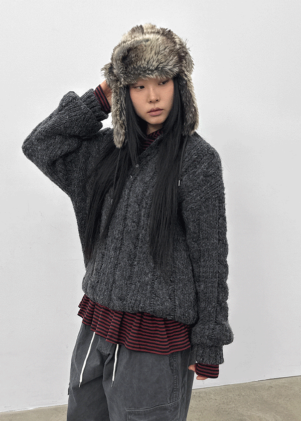 (UNISEX) Leak Alpaca Cable Henley Neck Knit