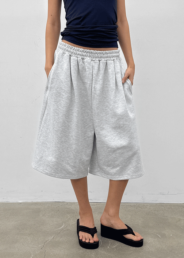 (UNISEX) Hugging Pintuck Bermuda Banding Pants
