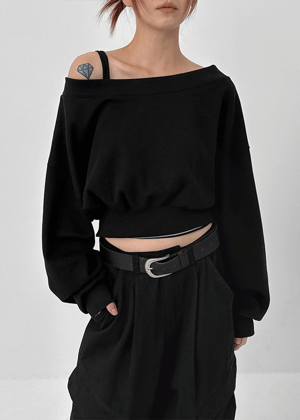 Eldito Off-shoulder Crop Man-to-man