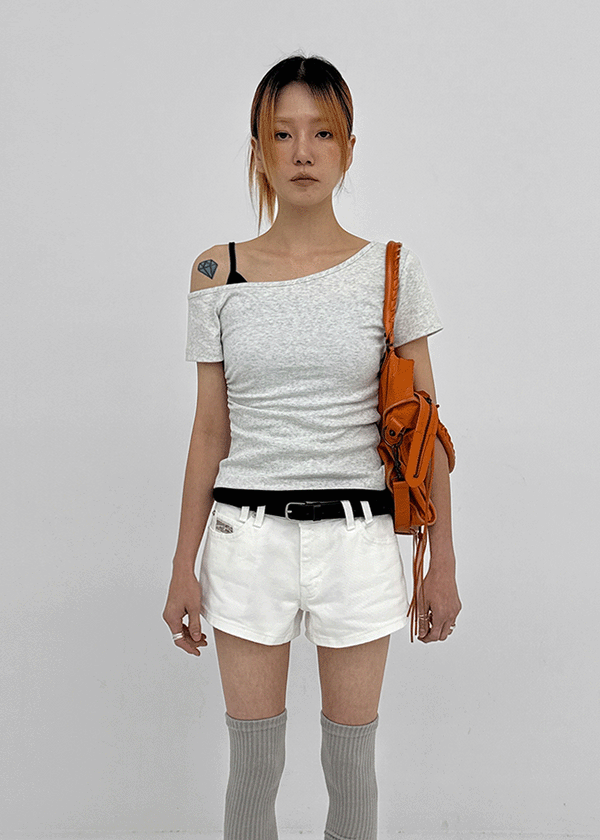 Kuruen Asymmetrical Off-Shoulder Short Sleeve Tee