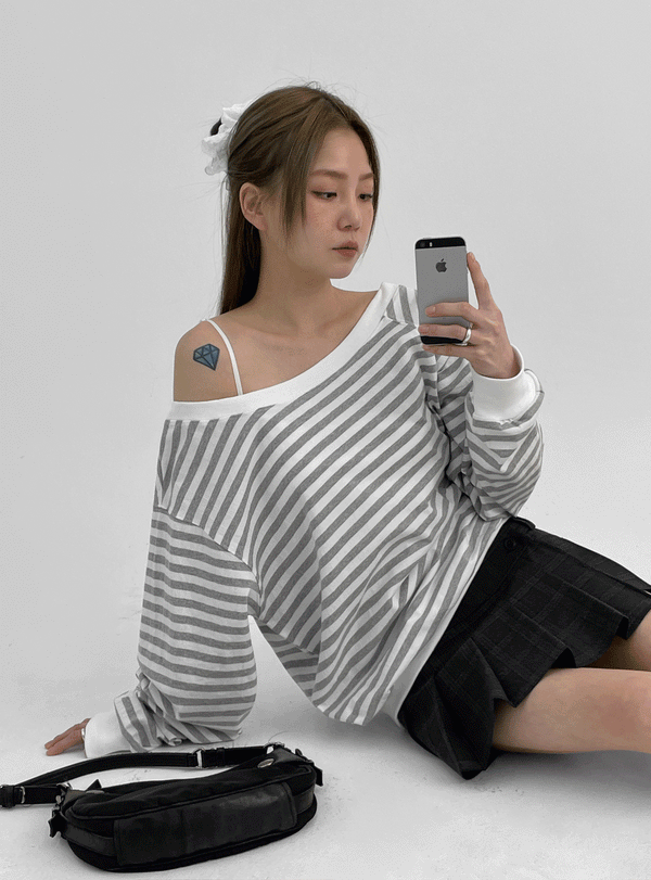 Lumbo Streifen Unbalanciertes Off-Shoulder Langarm-T-Shirt