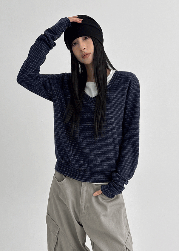 Symbol V-neck Striped Button Long-sleeved T-shirt