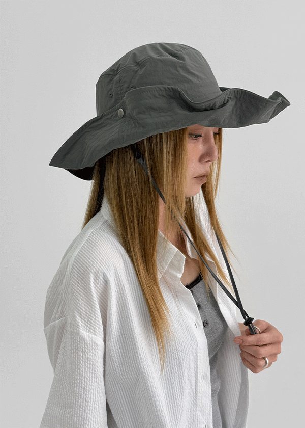 Roshing Two Way Strap Bucket Hat