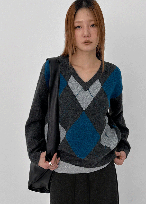 Vintrill Argyle V-Neck Knit