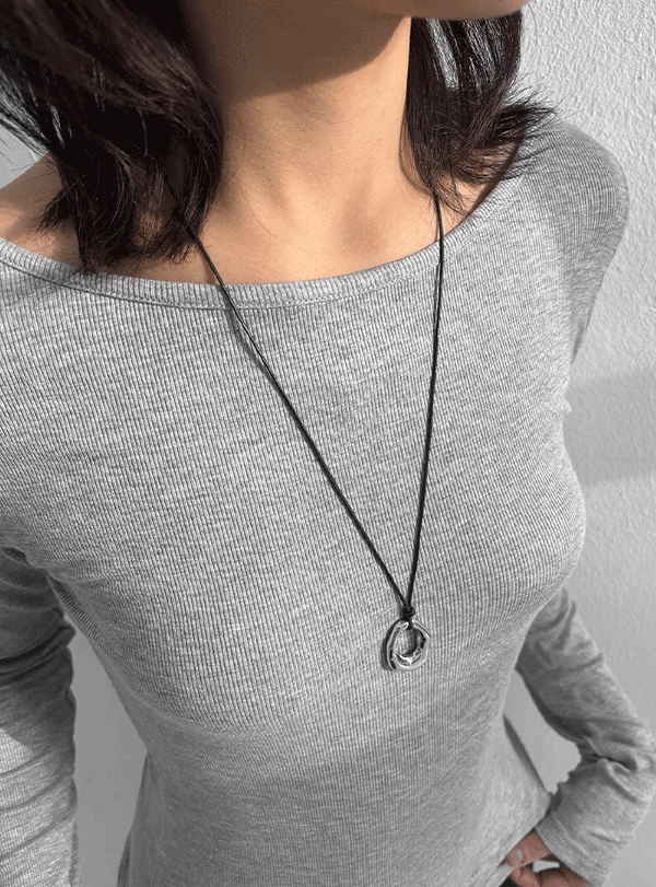 Looking Drop Silver Pendant Necklace