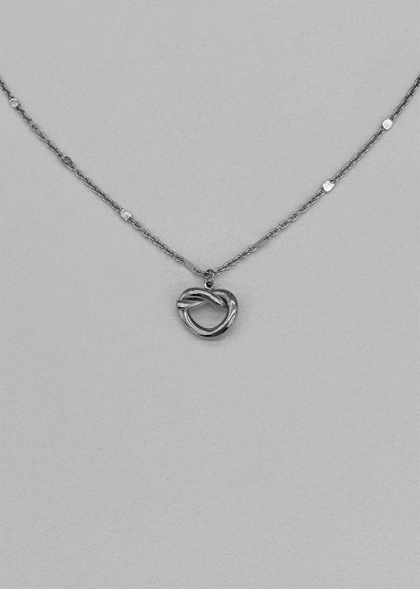 Chave Twist Pendant Necklace