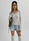 Netsua V-neck Button-up Long-sleeve T-shirt