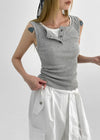 Unpring semi-crop button sleeveless