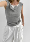 Unpring semi-crop button sleeveless