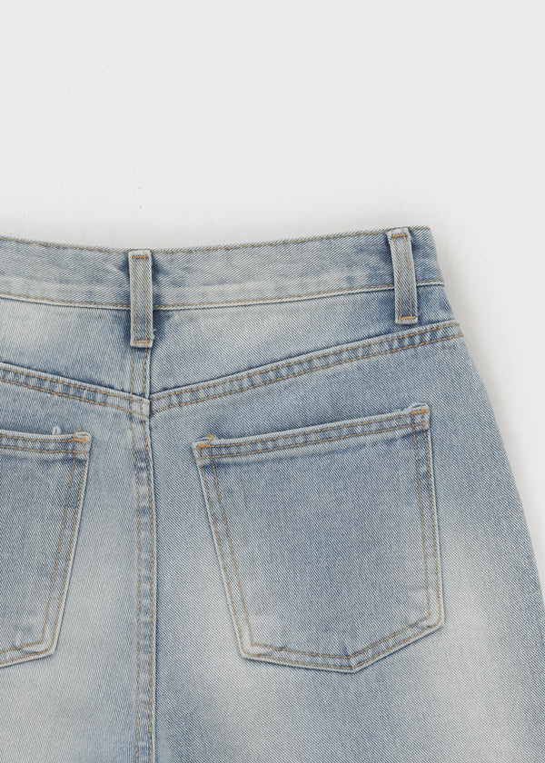 Femme Cutting Washed Denim Shorts