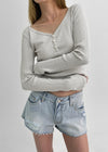 Netsua V-neck Button-up Long-sleeve T-shirt